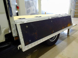 荷台内寸:205&times;161&times;38 三方開 床板張替え 埋め込みフック4対 左右アオリ上部/前立て鳥居アルミ縞鋼板 鳥居作業灯2個 垂直PG/800kg付