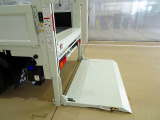 垂直パワーゲート 600kg 極東開発/V601B-1MKT2 長:85cm/有効長:75cm 幅:157cm 左右リア支柱PGスイッチ