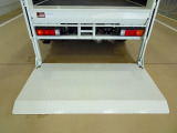 垂直パワーゲート 600kg 極東開発/V601B-1MKT2 長:85cm/有効長:75cm 幅:157cm 左右リア支柱PGスイッチ