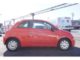 かわいいオレンジです。こういう小さい輸入車はかわいい色が似合いますね。