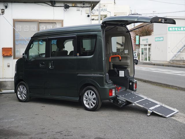 NT100クリッパー  チェアキャブスロープ分割式リヤシート