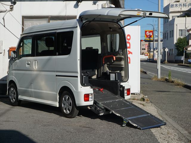エブリイワゴンウィズ 車いす移動車 左右分割式リアシート付スロープ電動ウィンチウィンチリモコン