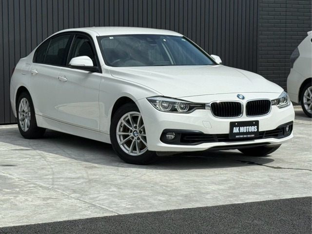 3シリーズセダン 318i ラグジュアリー バックカメラ