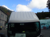 車体は標準幅です。狭い道や住宅街など取り回しが良いです。