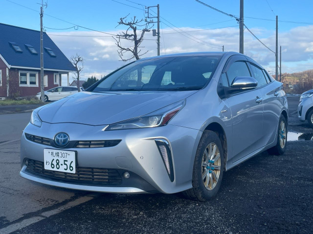 プリウス1.8 S E-Four 4WDハイブリッドバッテリー交換済み