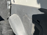 元商用車の為、荷室のキズが目立ちます。