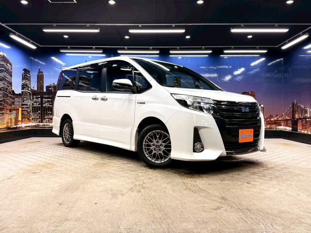 ノア1.8 ハイブリッド Si W×B黒ハーフレザーシート 両側パワスラ