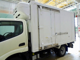荷台内寸:300&times;167&times;165 床プラスチックすのこ付 左サイドスライドドア(151cm/83cm) 水抜き穴前1対 荷室灯2個 仕切り扉付(脱着可) 低温&plusmn;30度設定 -18度確認
