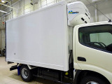 荷台内寸:300&times;167&times;165 床プラスチックすのこ付 左サイドスライドドア(151cm/83cm) 水抜き穴前1対 荷室灯2個 仕切り扉付(脱着可) 低温&plusmn;30度設定 -18度確認