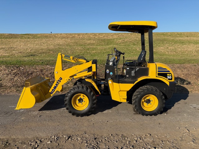 コマツ ホイールローダー WA30-6