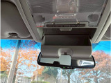 【全車リフレッシュ】隅々までの車内クリーニングに加え、専用装置でタバコやペット臭の脱臭と、細菌・ウィルス・カビの殺菌を実施。ニオイを徹底除去し、清潔にリフレッシュしてご納車します。