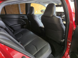 後部座席も気になるようなキズ・汚れやへたり等、大きなダメージはなく、良好な状態です。