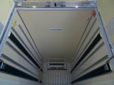 荷台内寸:432&times;174&times;185 ラッシングレール2段(60cm/120cm) 床アルミ縞鋼板 左サイド開閉式ドア(177cm/83cm) 水抜き穴前1対 荷室LED灯3個 -5～30度設定 -5度確認