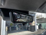 デジタルインナーミラーで人や荷物でバックミラーが遮られてもカメラ映像が映し出されるので安心♪
