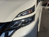 【LEDヘッドライト】悪天候や夜間走行時も良好な視界を確保し安心して運転できる高輝度LEDヘッドライトを装備!点灯速度が早く、消費電力も抑えられています。