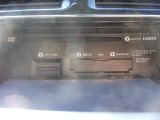 CD,DVD,SDカードスロットル。