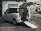 福祉車両Gウェルキャブ車いす仕様車スロープタイプ1セーフティーベルト、電動固定装置