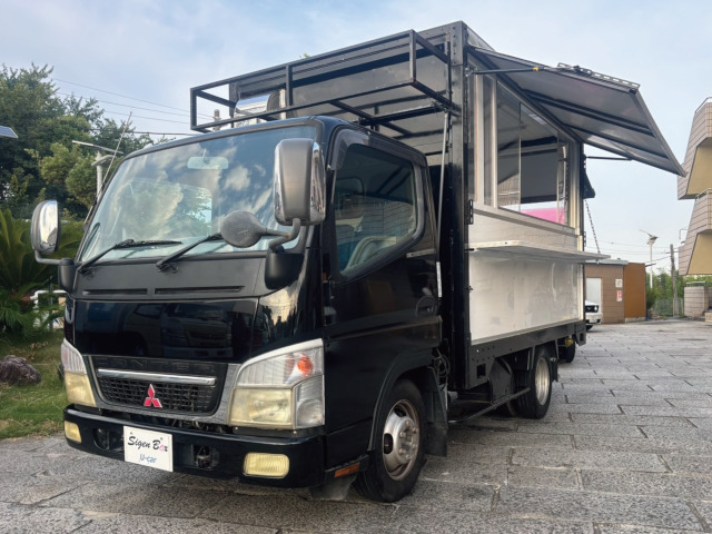 キャンターガッツ大型キッチンカー 軽油車 走行距離8.5