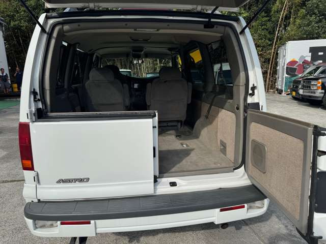 シボレー アストロ LT LT AWD リフトアップ 1ナンバー の中古車詳細