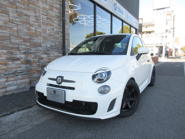 アバルト595コンペティツィオーネD車 5MT 左ハンドル