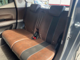 後部座席 モダンなブラウンカラー純正シート