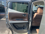左後部座席ドア