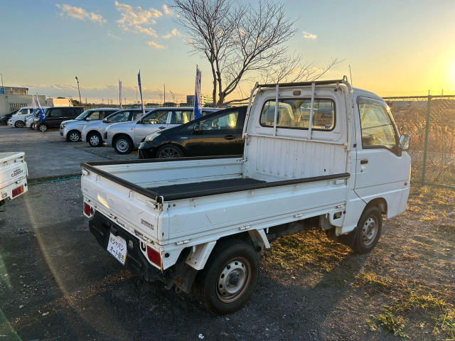 スバル サンバートラック TB 4WD 4WD 外板キズ多いが走行距離少ない の