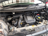 異音や油脂類の漏れもなく奇麗なエンジンルーム。納車整備時にはバッテリー、エンジンオイル、オイルフィルター、エアコンフィルター、ワイパーブレード、スマートキー電池など当店の整備メニューを施して納車します。