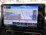 ケンウッドの大画面ナビが付いています。