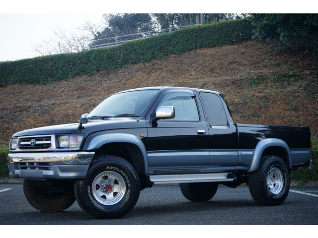 ハイラックススポーツピックアップ 2.4 エクストラキャブ ワイド ディーゼル 4WDトノカバー キーレス バックカメラ