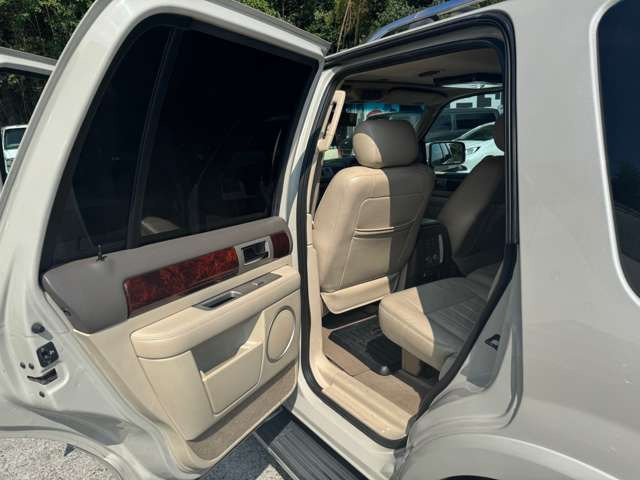 リンカーン ナビゲーター 左H 4WD ベージュ本革 天吊モニタ の中古車