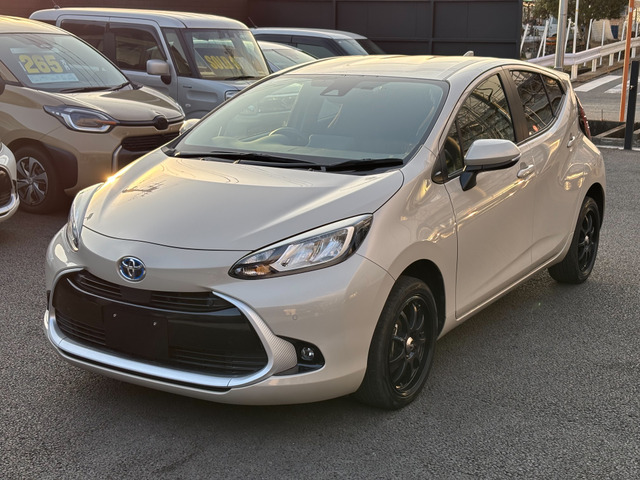 アクア1.5 X1年走行距離無制限保証付き