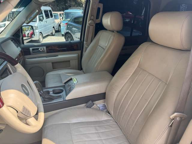 リンカーン ナビゲーター 左H 4WD ベージュ本革 天吊モニタ の中古車