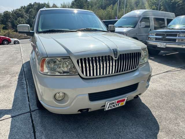 リンカーン ナビゲーター 左H 4WD ベージュ本革 天吊モニタ の中古車