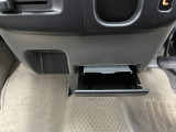 灰皿も装備してますが、禁煙車の為使用感なし!