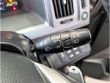 ヘッドライトはAUTO機能が付いてますので暗くなると自動でライトが点灯し明るくなると自動消灯します。装備されていていると意外に便利な装備品の1つです。
