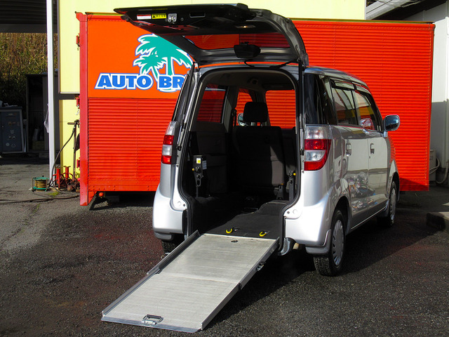 ゼストG福祉車両/車イス電動固定装置/スロープ