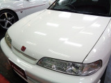 保管状況もよく光沢のあるチャンピオンシップホワイトカラーのボディ&透明感の高いクリアヘッドライトです修復部はFバンパー取付部の軽微なもので綺麗に補修され高速走行を含む走行チェック済みで安心です