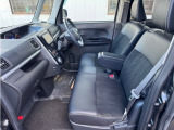 内装クリーニングも行っております。専門スタッフが愛車をピカピカに仕上げさせていただきます。