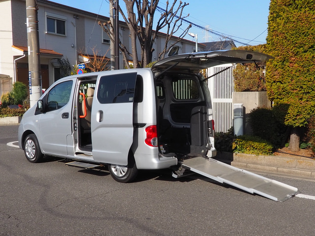 NV200バネットスロープタイプ・車イス2名仕様合計6人乗