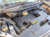 異音や油脂類の漏れもなく奇麗なエンジンルーム。納車整備時にはバッテリー、エンジンオイル、オイルフィルター、エアコンフィルター、ワイパーブレード、スマートキー電池など当店の整備メニューを施して納車します。