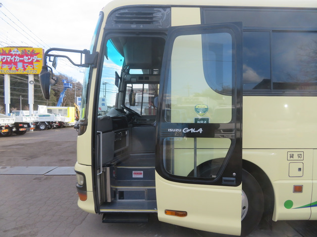 いすゞ ガーラ 観光バス 42人乗り 貫通トランク の中古車詳細 (改ざん