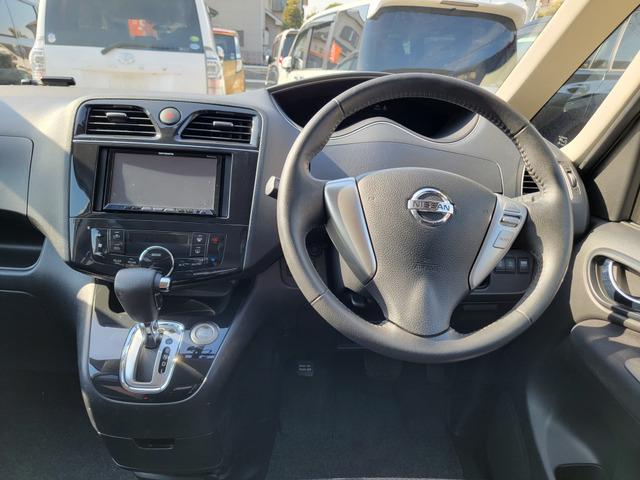 日産 セレナ 2.0 ハイウェイスター 両側パワースライドドア・HDDナビ