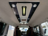 天井の照明が落ち着いた車内空間を演出します!