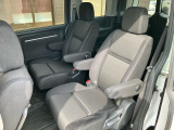 2列目シートはもちろん状態良好☆大人でもゆったりと座って頂けますので、大人数でのお出かけもラクラクです♪ご家族で、気の知れた仲間で、ドライブに行くのが楽しみですね♪