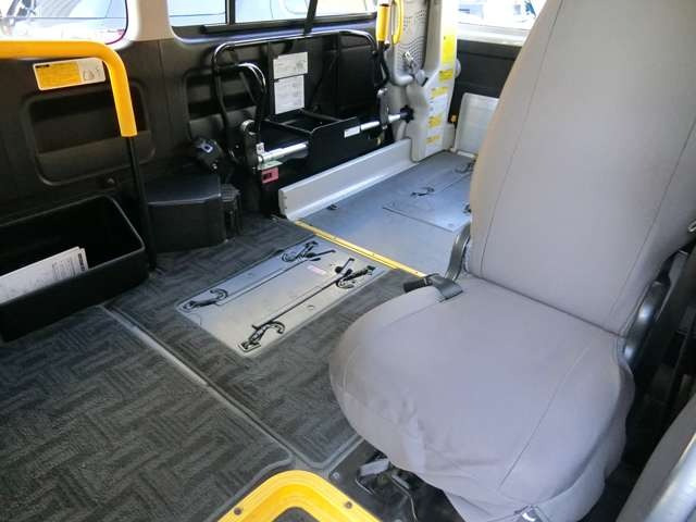 トヨタ ハイエースコミューター 本州仕入車 車椅子輸送車 の中古車詳細 