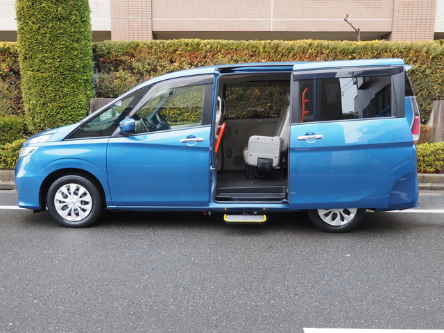 セレナ2.0 S 送迎タイプ オートステップ仕様福祉車両・送迎仕様車・8人乗