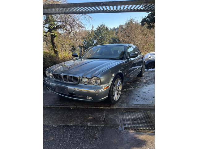 XJXJ8 3.5内装、外装がとても綺麗です。