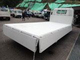 最大積載量:2000kg 荷台寸法:L435 W205 H37 荷床:鉄