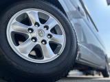 足元にはスタイリッシュなアルミホイール!